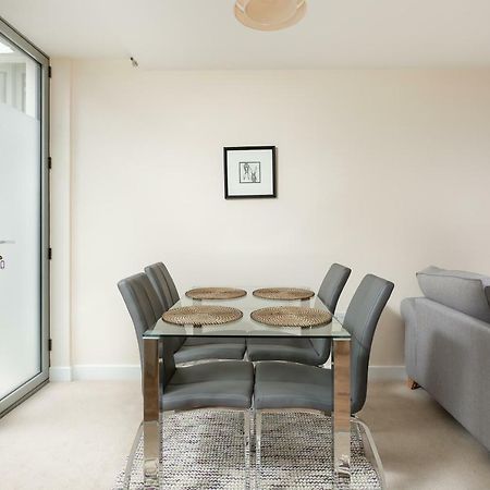 Stylish Modern City Centre Apartment Gloucester Eksteriør bilde