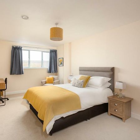 Stylish Modern City Centre Apartment Gloucester Eksteriør bilde