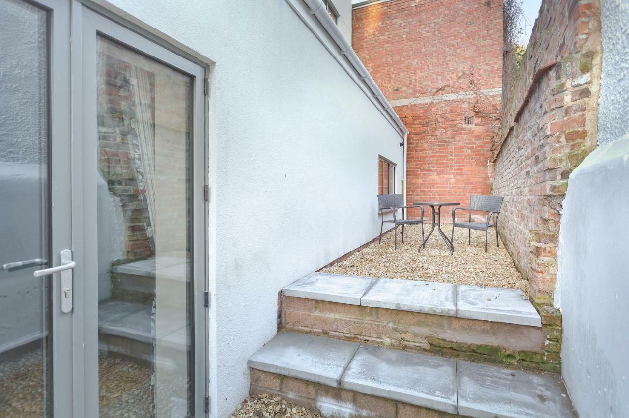 Stylish Modern City Centre Apartment Gloucester Eksteriør bilde