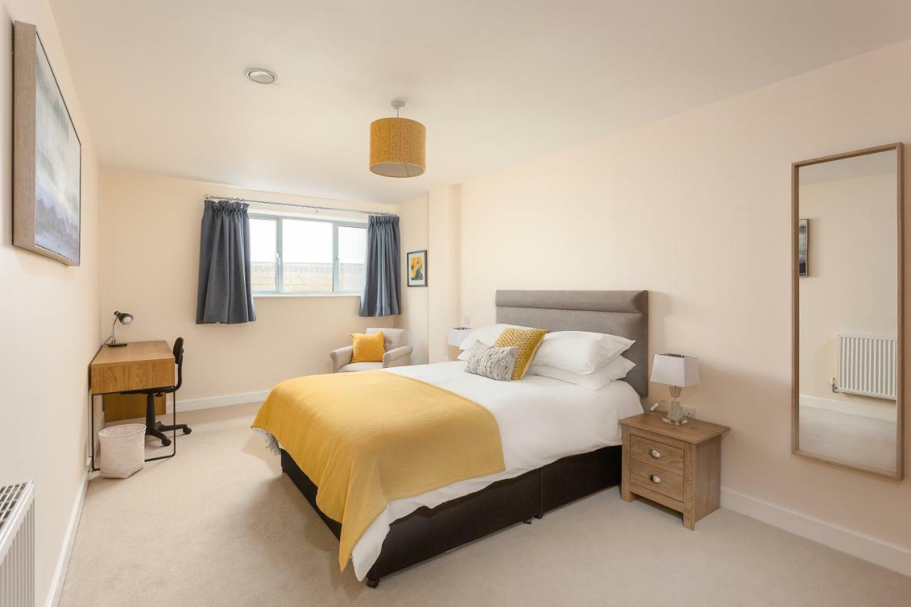 Stylish Modern City Centre Apartment Gloucester Eksteriør bilde