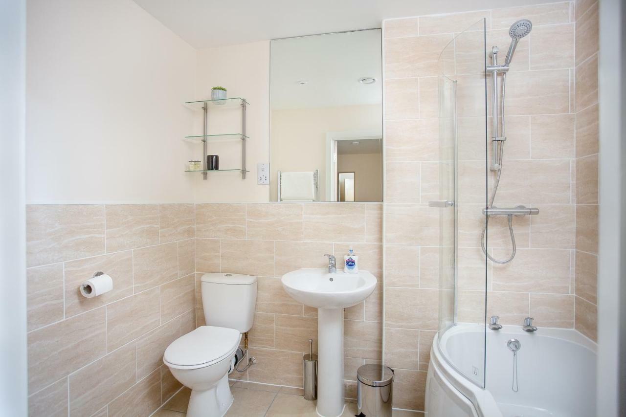 Stylish Modern City Centre Apartment Gloucester Eksteriør bilde