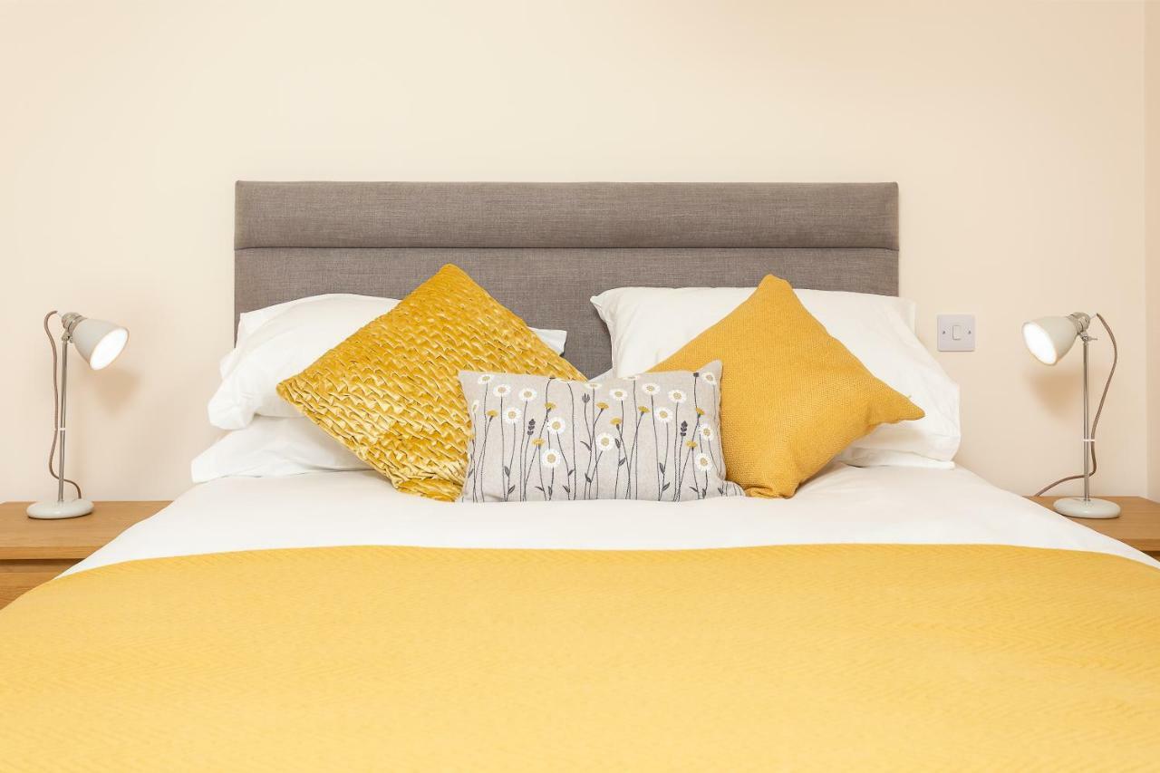 Stylish Modern City Centre Apartment Gloucester Eksteriør bilde