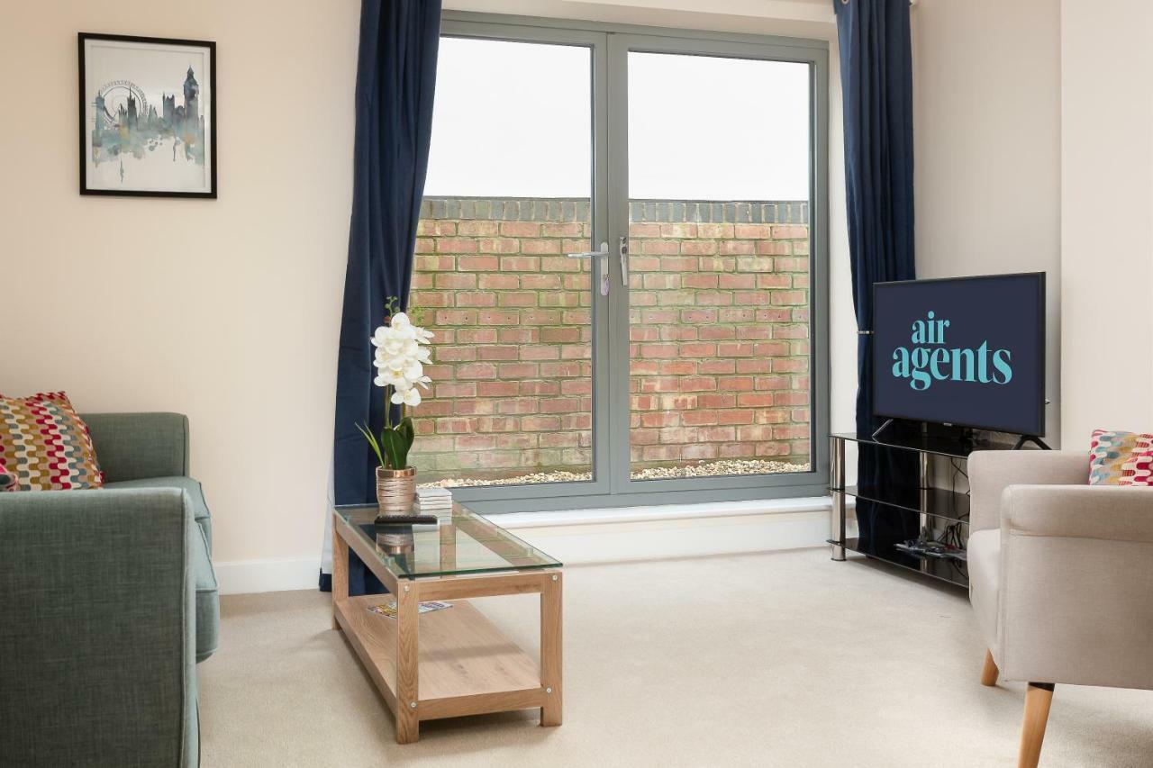 Stylish Modern City Centre Apartment Gloucester Eksteriør bilde