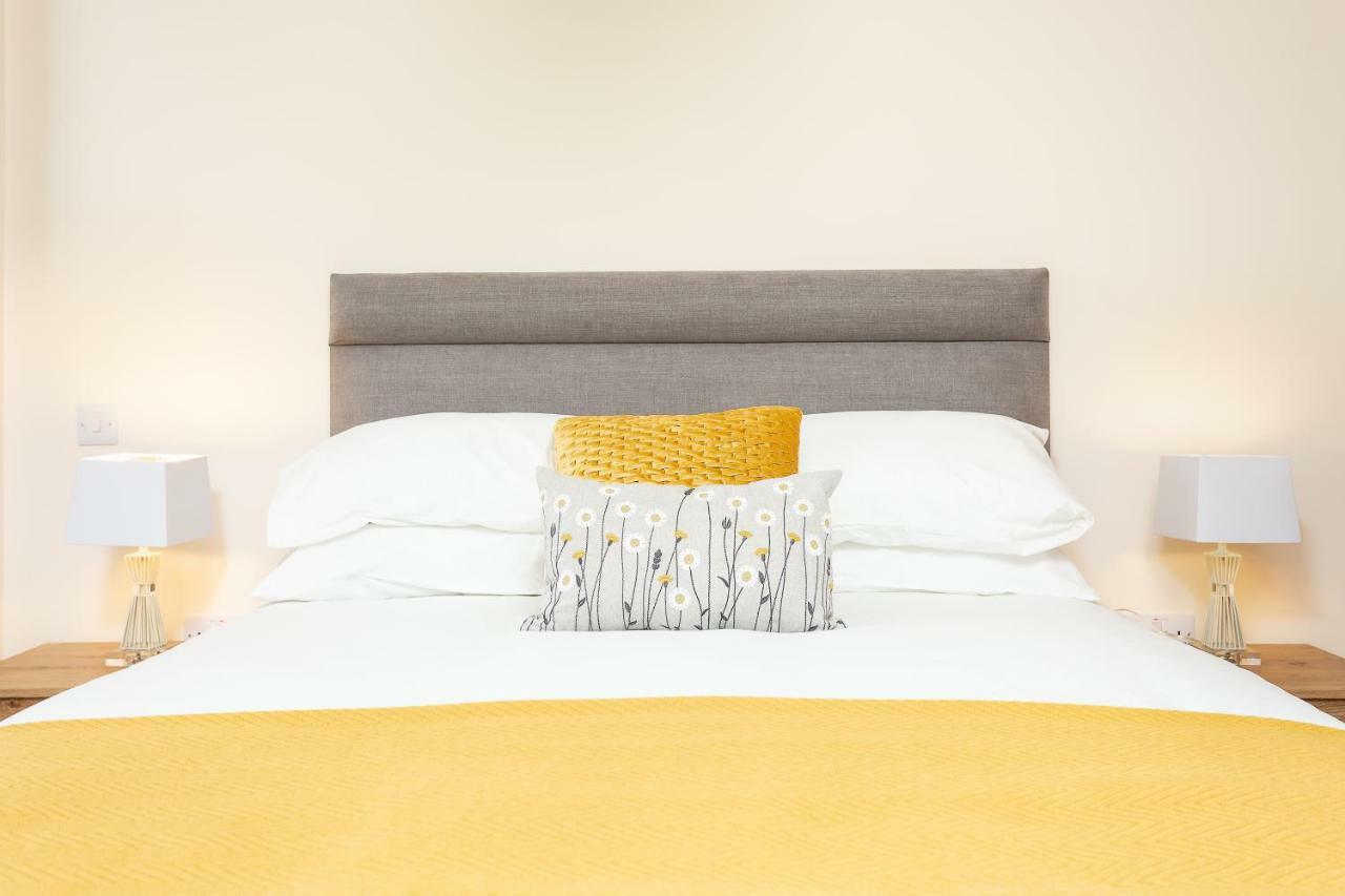 Stylish Modern City Centre Apartment Gloucester Eksteriør bilde